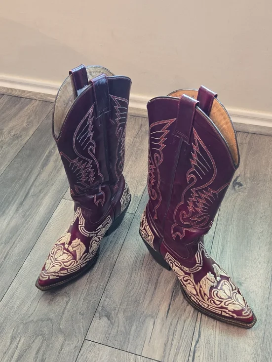 Women’s Burgundy Embroidered Western Cowboy Boots - Picture 1 of 5